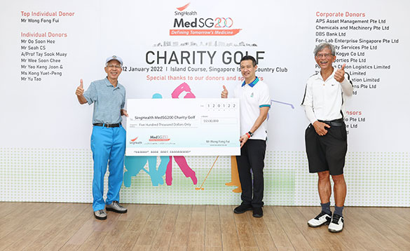  ​(from left) Mr Wong Fan Fui, Chairman and Group CEO, Boustead Singapore Ltd, Prof Kenneth Kwek, Deputy Group CEO (Innovation & Informatics), SingHealth, and Prof Tan Kok Chai, Chairman of the MedSG200 Charity Golf Organising Committee.