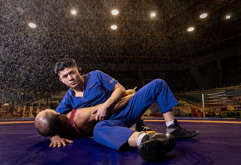  ​Singapore wrestler Lou Hong Yeow trains from 6.30am to 8am and 7pm to 9pm each week day for the Commonwealth Games. ST PHOTO GAVIN FOO AND CHONG JUN LIANG