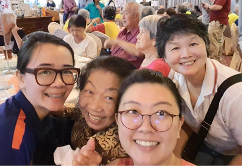  ​Bright smiles on everyone’s faces at the charity lunch, elderly and NHCS nurse volunteers alike! 