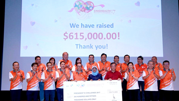  ​Presenting the cheque to President Halimah Yacob at the SingHealth President's Challenge Grand Finale.