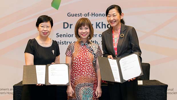  ​SingHealth Group CEO Prof Ivy Ng and SMU Provost Prof Lily Kong signed the MOU at the Singapore Healthcare Management Congress, 14 August 2018, witnessed by Dr Amy Khor, Senior Minister of State for Health. 